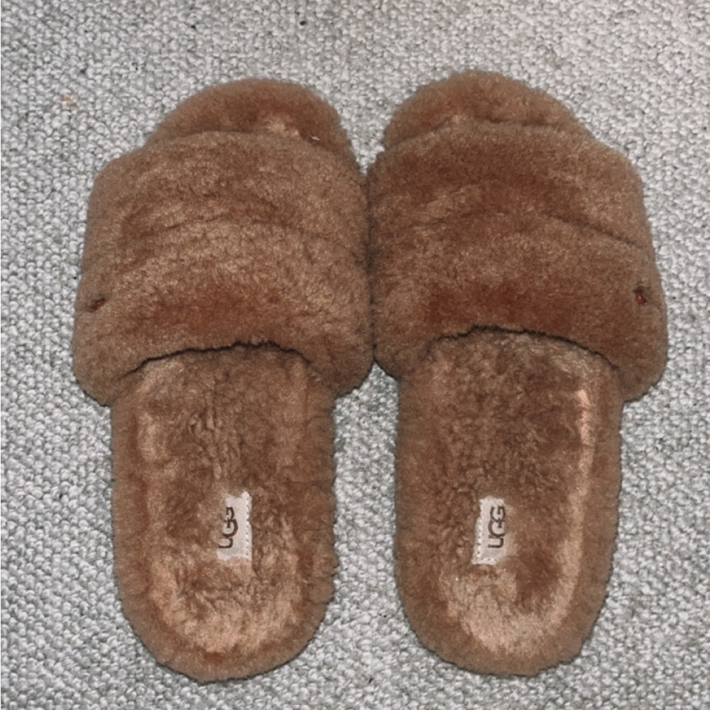 Ugg slippers, thick tread, barely worn